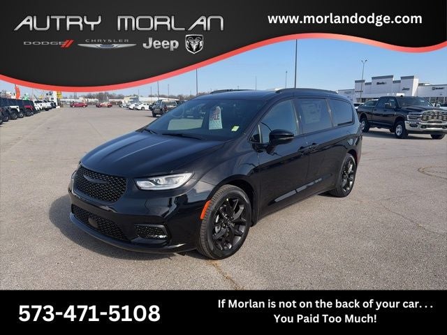 2026 Chrysler Pacifica PACIFICA LIMITED in Diamond Black Crystal Pearl-Coat Exterior Paint — front three-quarter view
